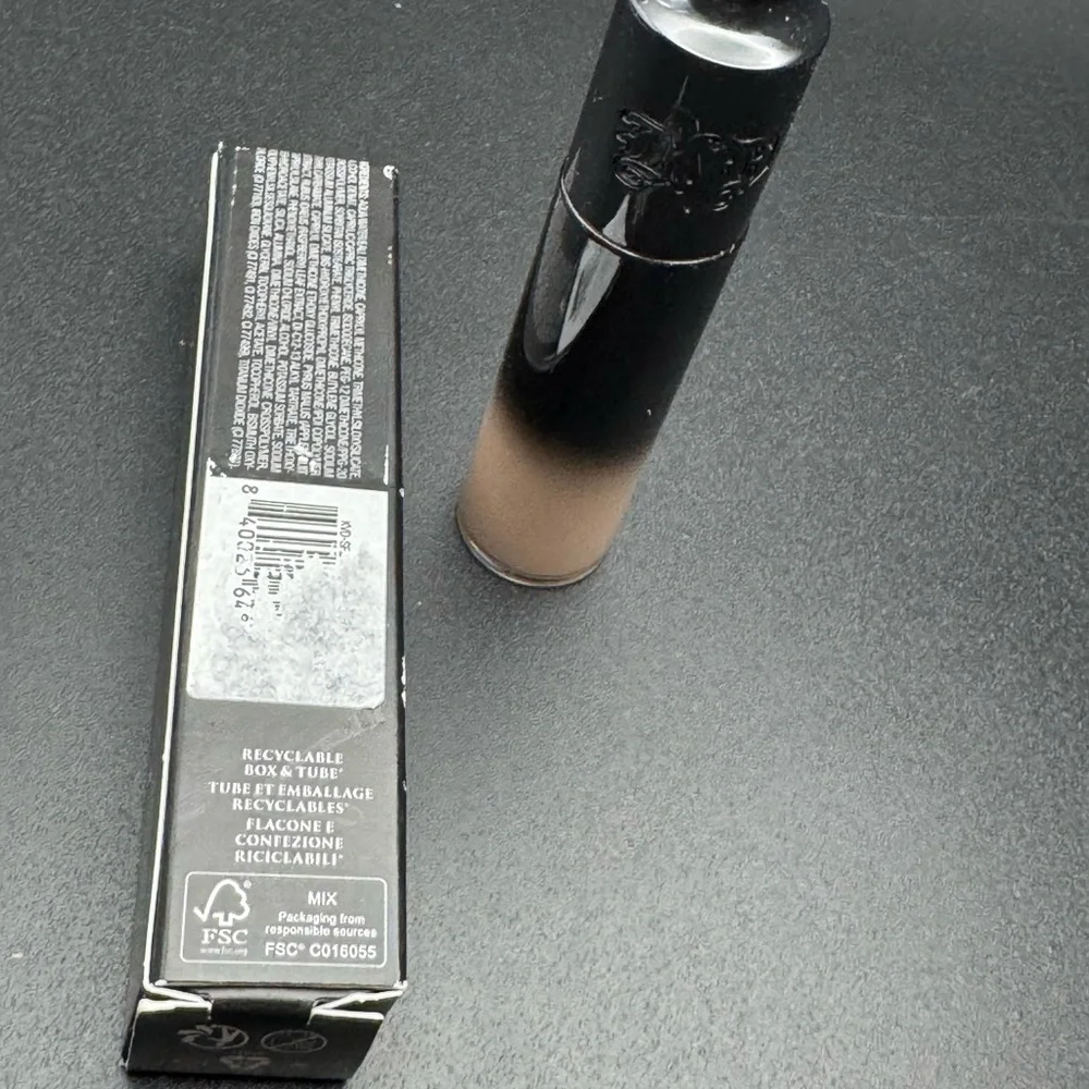 Kat Von D Full Coverage Lightweight Concealer - Light 107- New in box - Picture 4 of 6